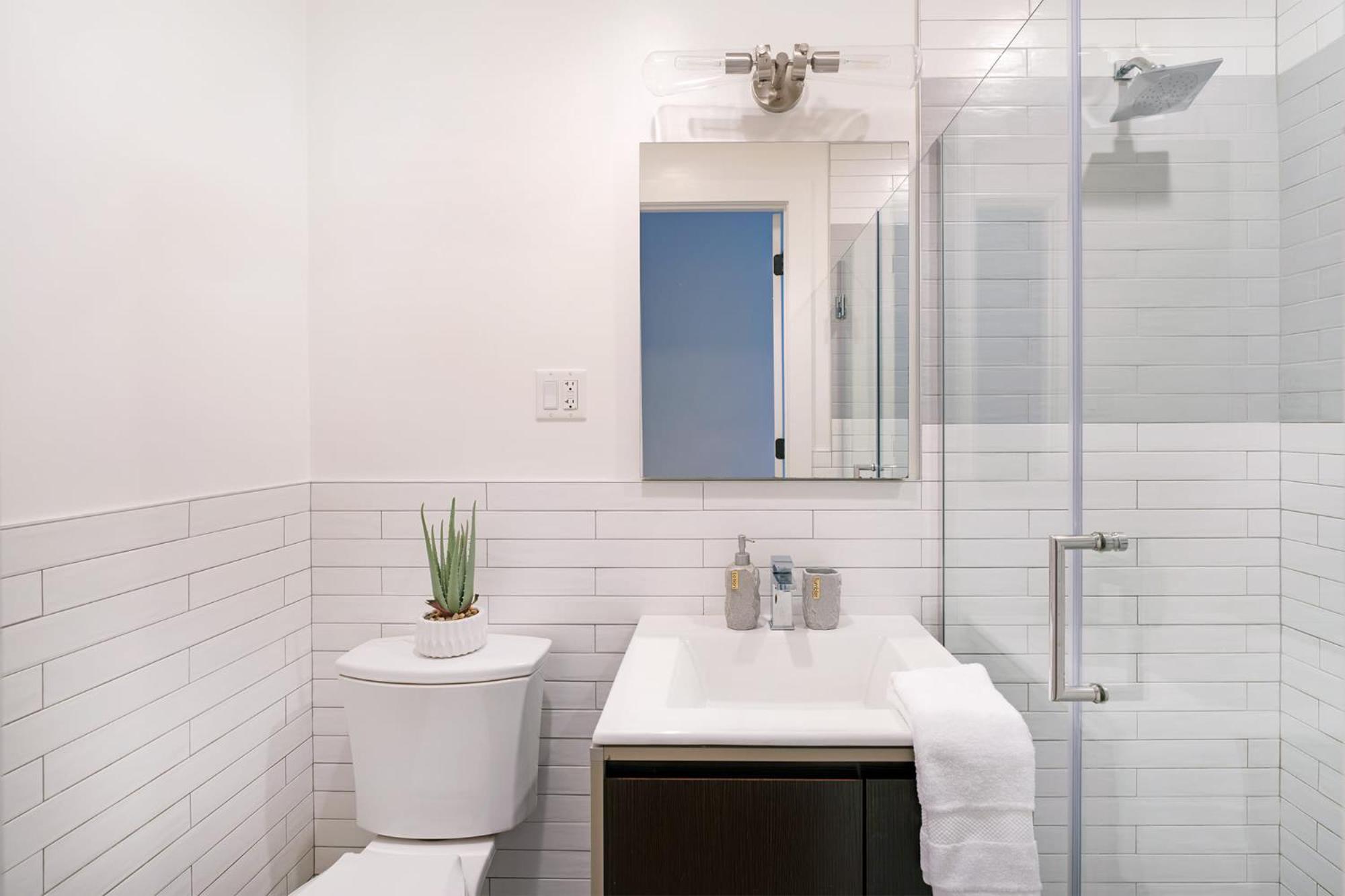 Pangsapuri 1290-16 New Renovated 2 Bedrooms In Ues